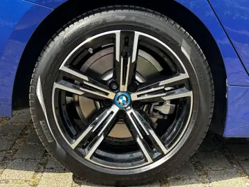 330e xDrive M Sport HUD ACC Kamera HiFi KomfZ.PA