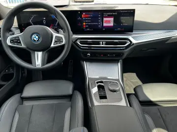 330e xDrive M Sport HUD ACC Kamera HiFi KomfZ.PA