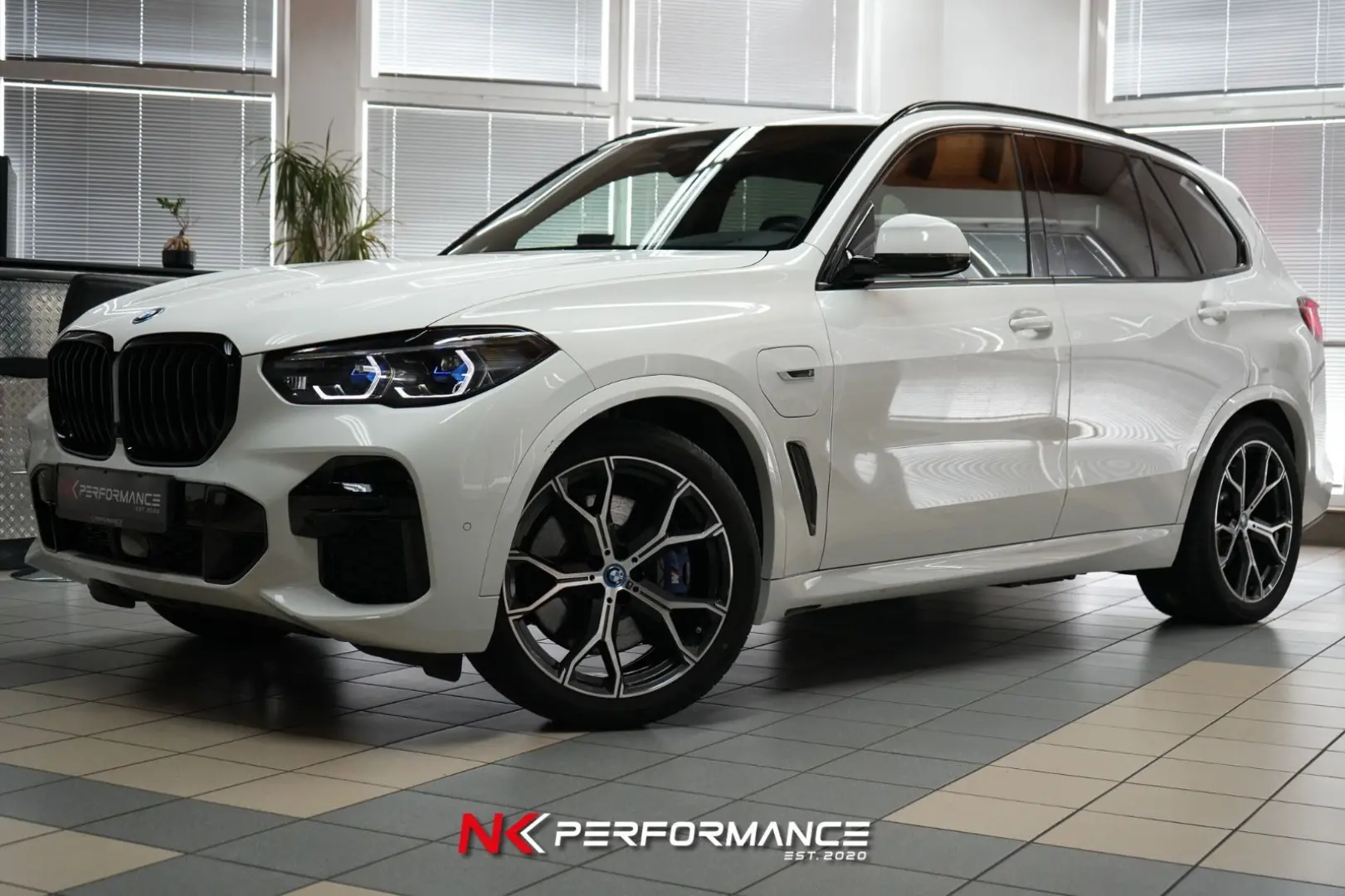 X5 xDrive 45 e M Sport / M-SITZE / B&W / PANO