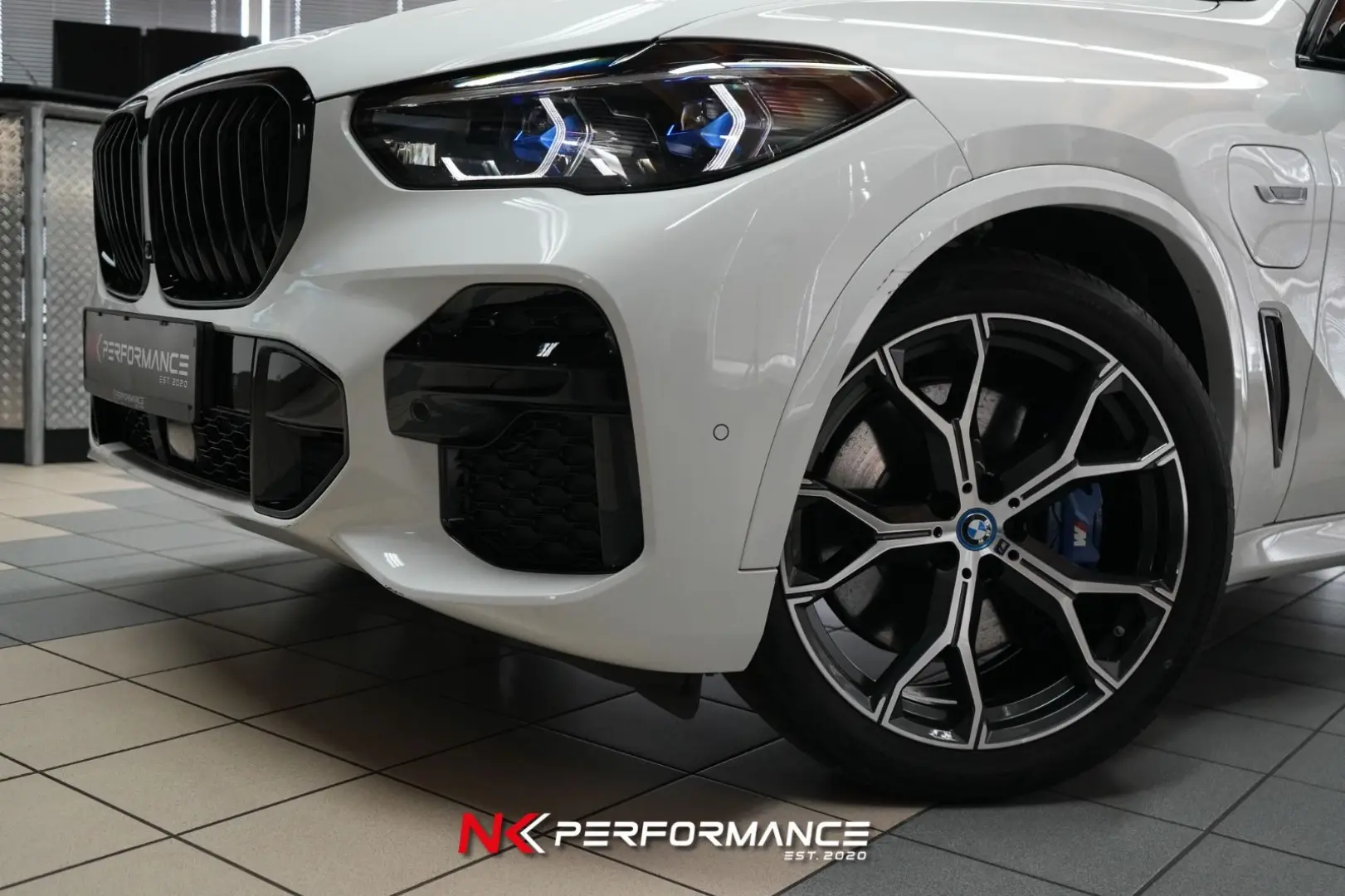 X5 xDrive 45 e M Sport / M-SITZE / B&W / PANO