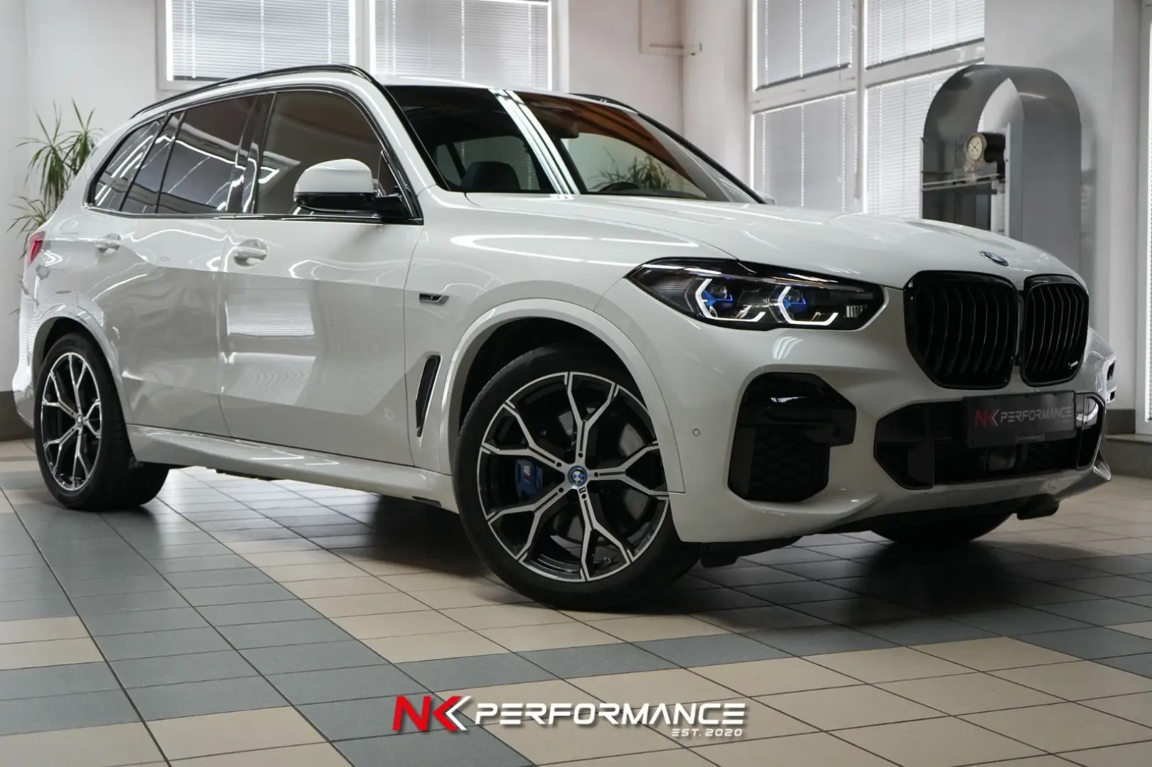 X5 xDrive 45 e M Sport / M-SITZE / B&W / PANO