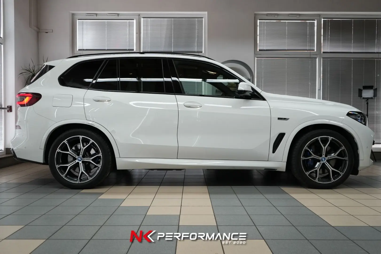X5 xDrive 45 e M Sport / M-SITZE / B&W / PANO