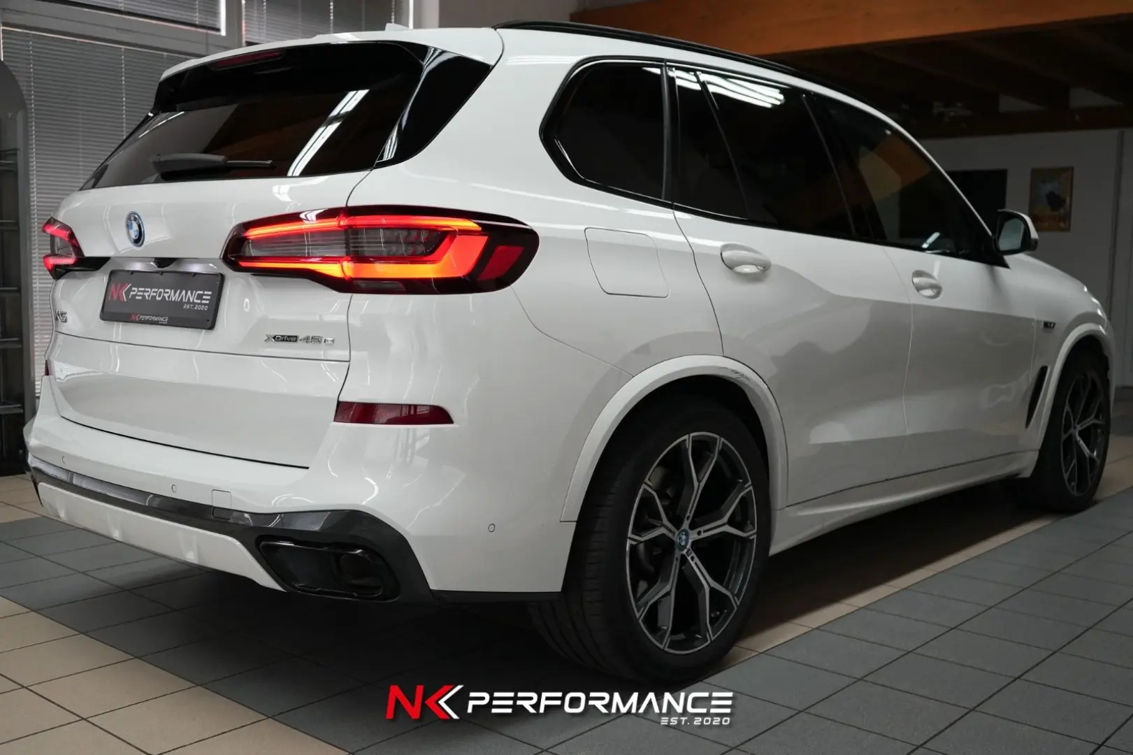 X5 xDrive 45 e M Sport / M-SITZE / B&W / PANO