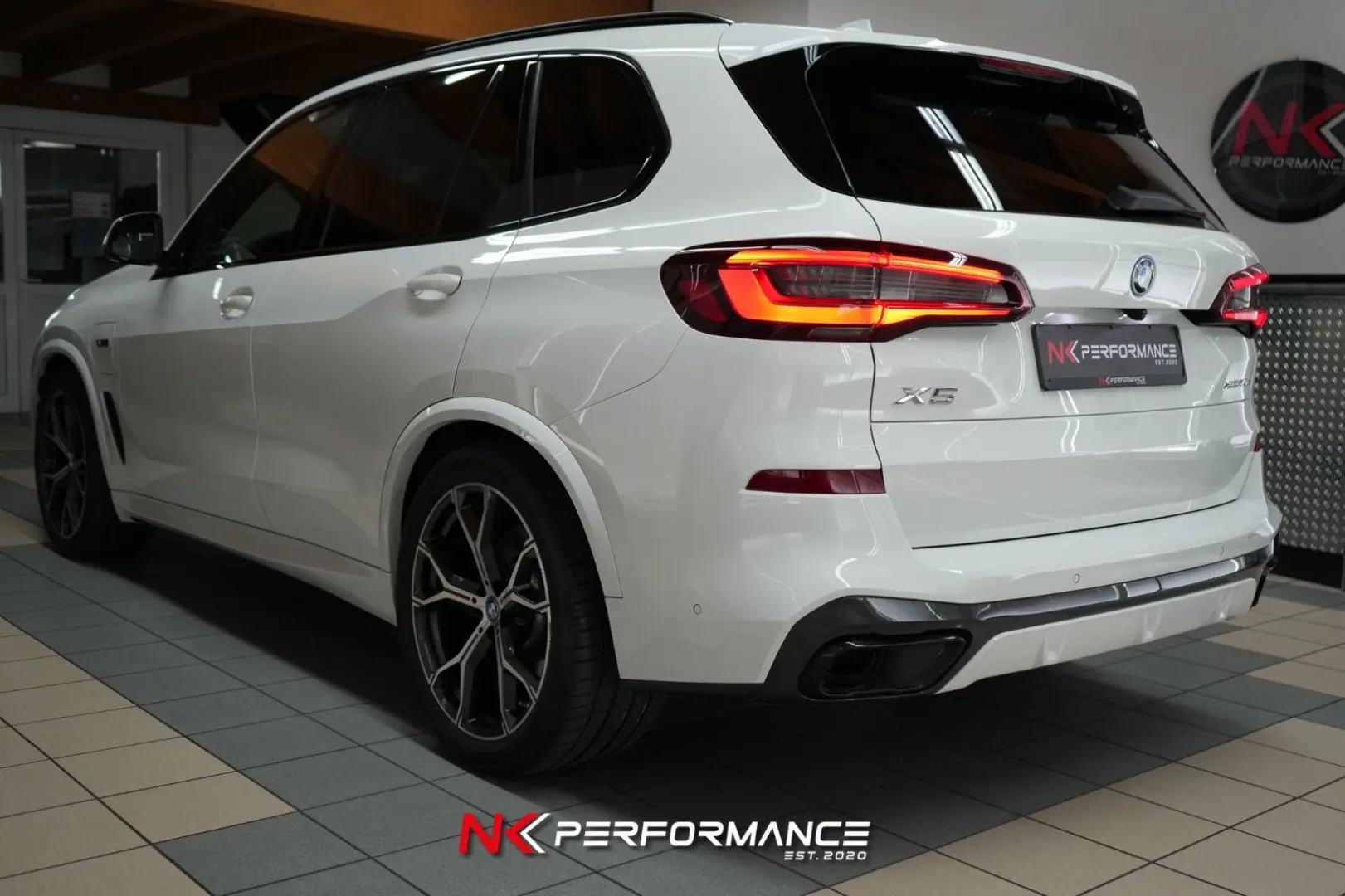 X5 xDrive 45 e M Sport / M-SITZE / B&W / PANO