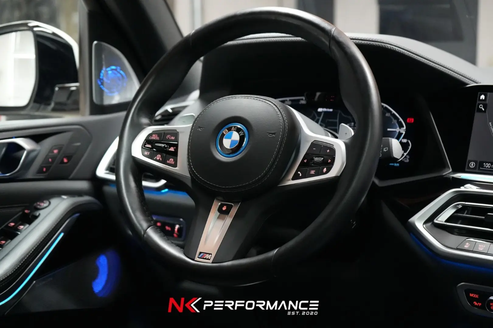 X5 xDrive 45 e M Sport / M-SITZE / B&W / PANO