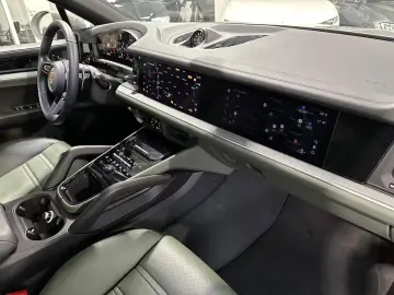 Porsche Cayenne Coupe S E-Hybrid HUD