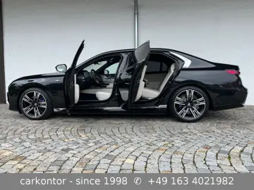 750e xDr.  M SPORTPAKET LOUNGE SEAT AUT DOOR B&W
