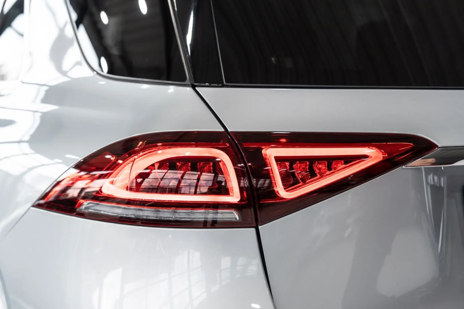 GLE 400d 4M*AMG-LINE*MASSAGE*PANO*HUD*360°*21