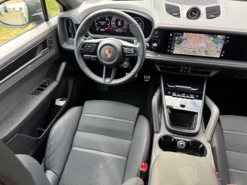 Porsche Cayenne Coupe GTS 22