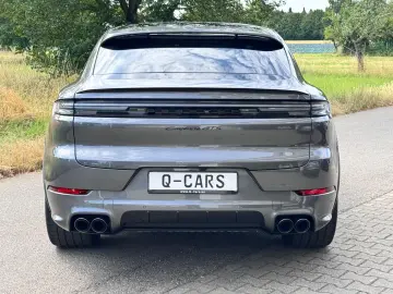 Porsche Cayenne Coupe GTS 22