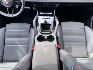 Porsche Cayenne Coupe GTS 22
