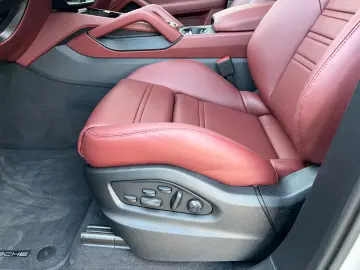 Porsche Cayenne GTS Coupé /MY2026 /Carbon/