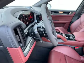 Porsche Cayenne GTS Coupé /MY2026 /Carbon/