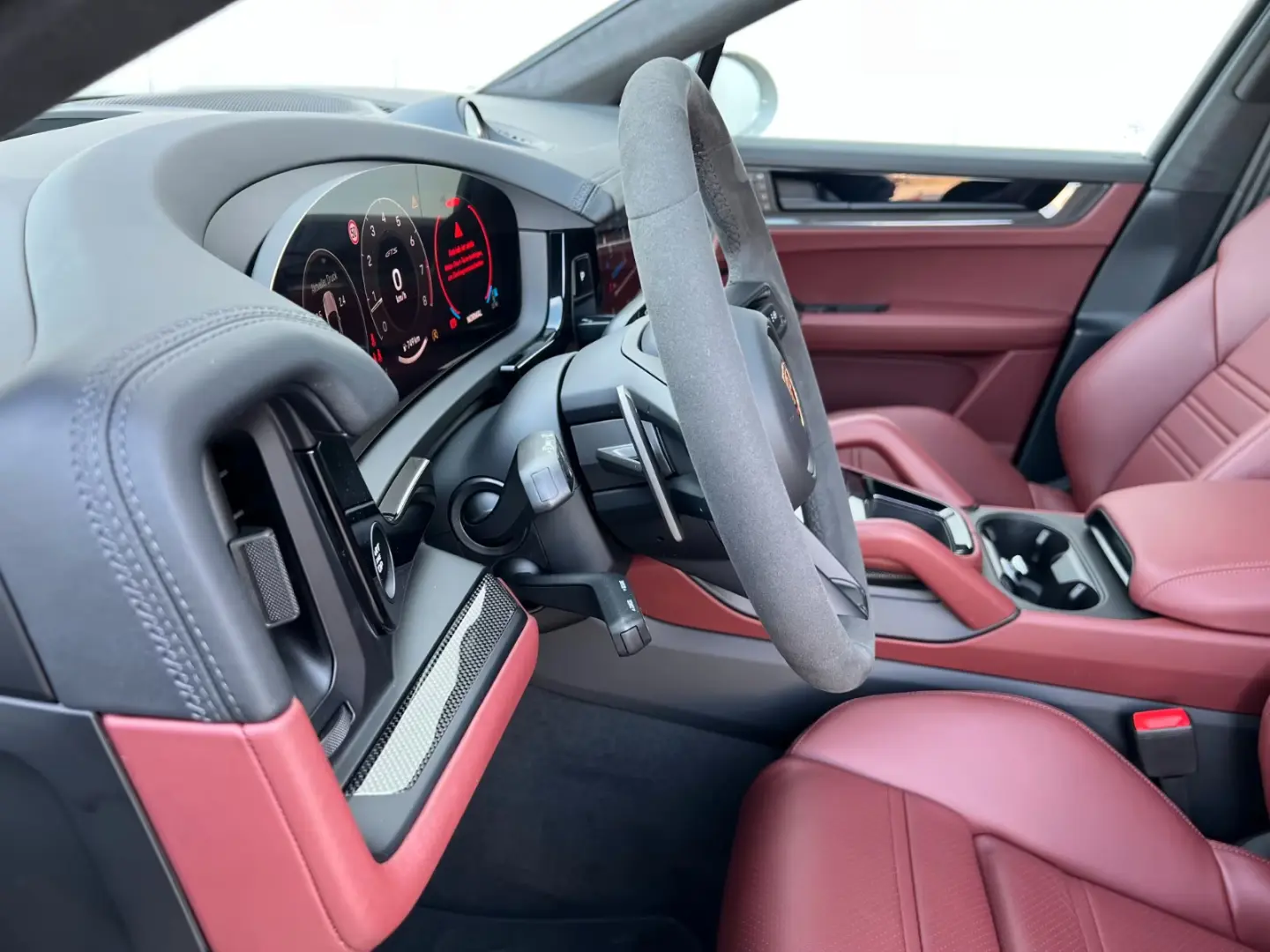 Porsche Cayenne GTS Coupé /MY2026 /Carbon/