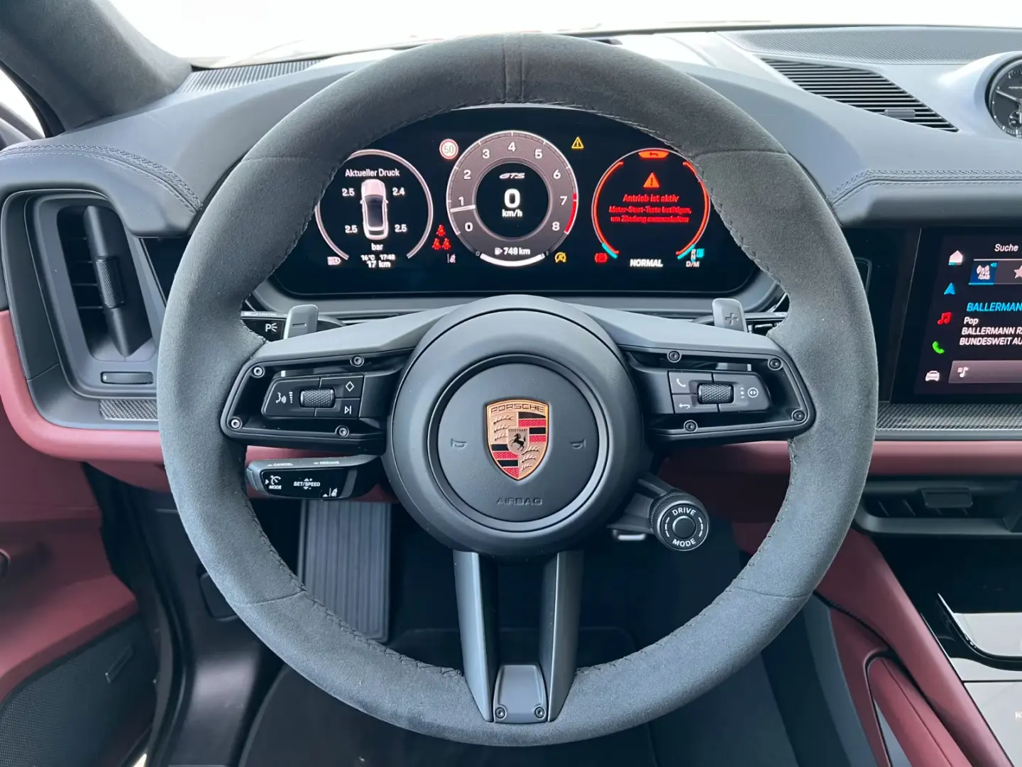 Porsche Cayenne GTS Coupé /MY2026 /Carbon/