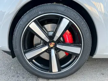 Porsche Cayenne GTS Coupé /MY2026 /Carbon/