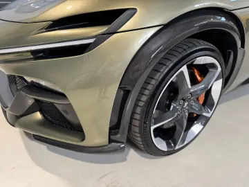 Purosangue V12 Carbon Lift Pano Verde Masoni