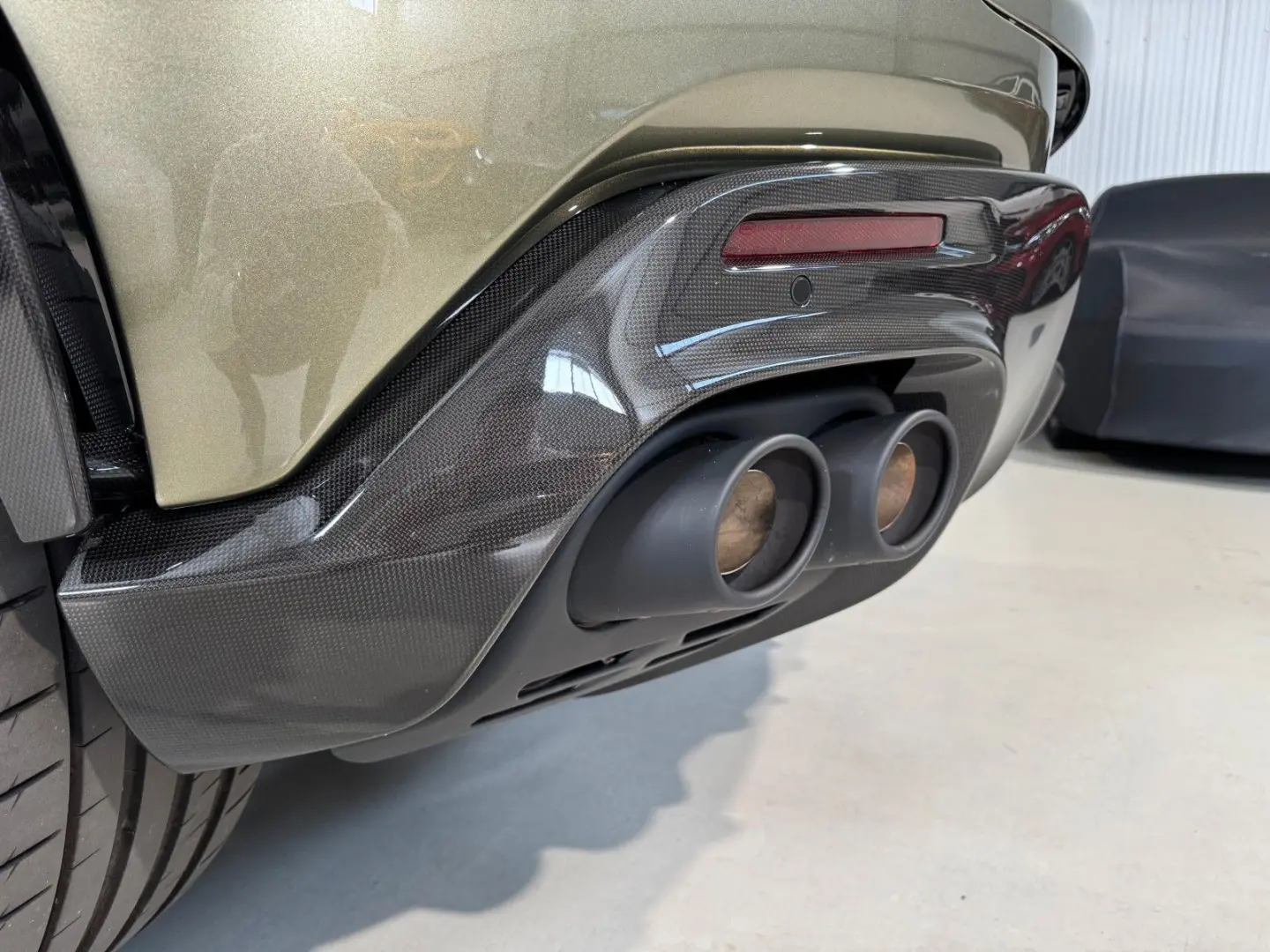 Purosangue V12 Carbon Lift Pano Verde Masoni