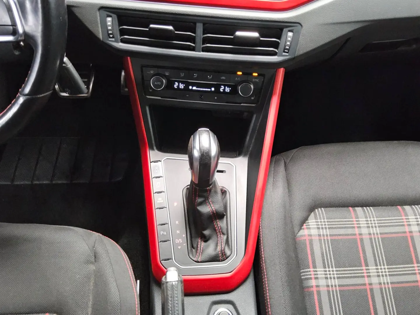 Polo VI 2.0 TSI GTI Navi LED AUT DynLicht SHZ