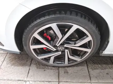 Polo VI 2.0 TSI GTI Navi LED AUT DynLicht SHZ