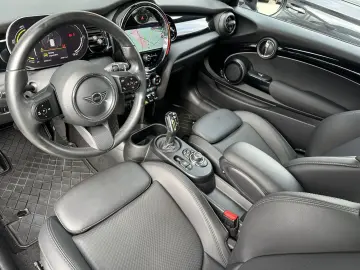 Cooper SE Classic Trim Black NAV+LED+PP+SHZ+1HD