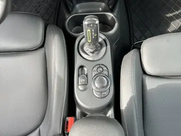 Cooper SE Classic Trim Black NAV+LED+PP+SHZ+1HD