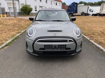 Cooper SE Essential Trim, Keyless-Go, PDC, SHZ,.
