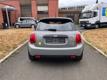 Cooper SE Essential Trim, Keyless-Go, PDC, SHZ,.