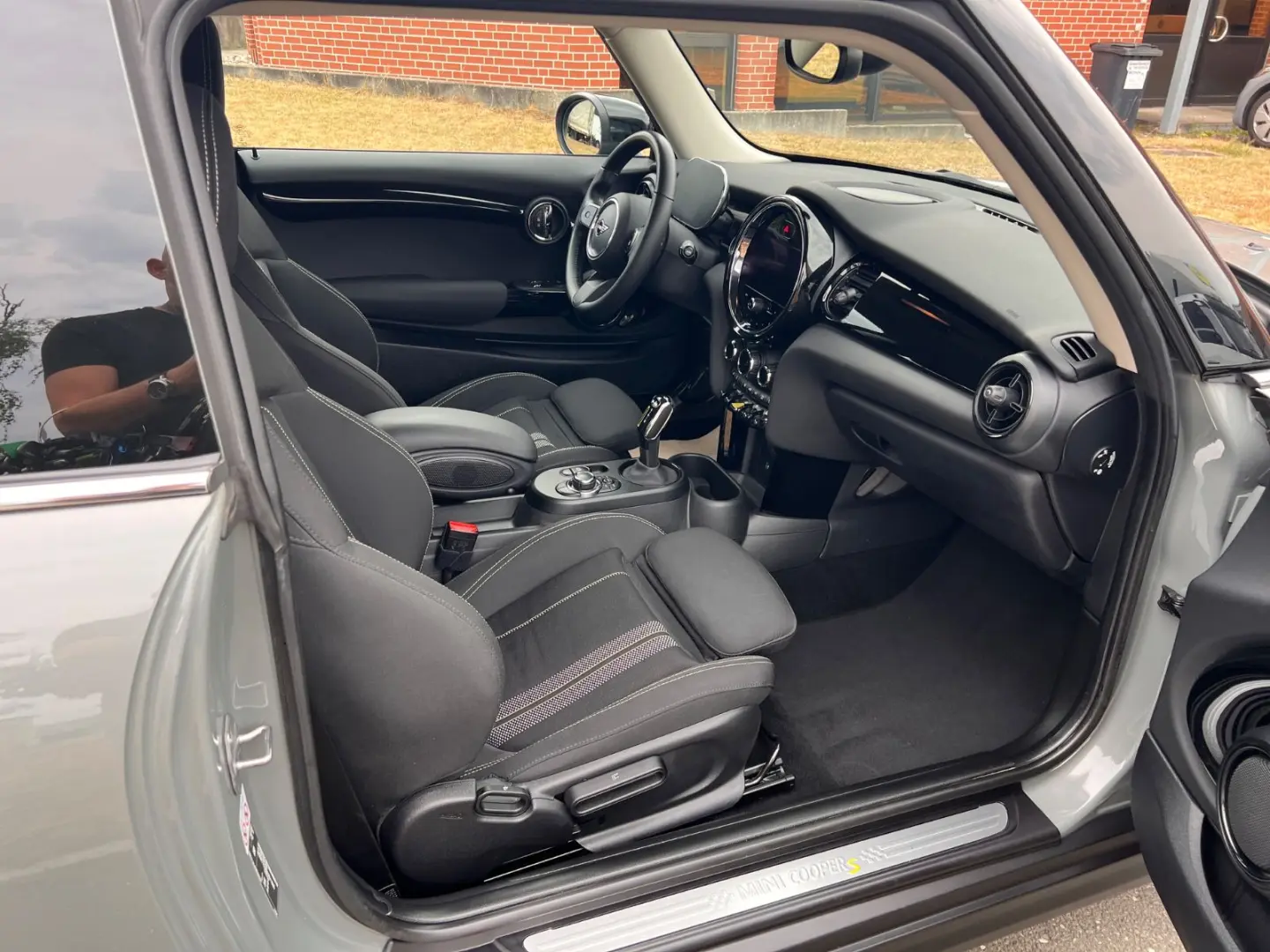 Cooper SE Essential Trim, Keyless-Go, PDC, SHZ,.