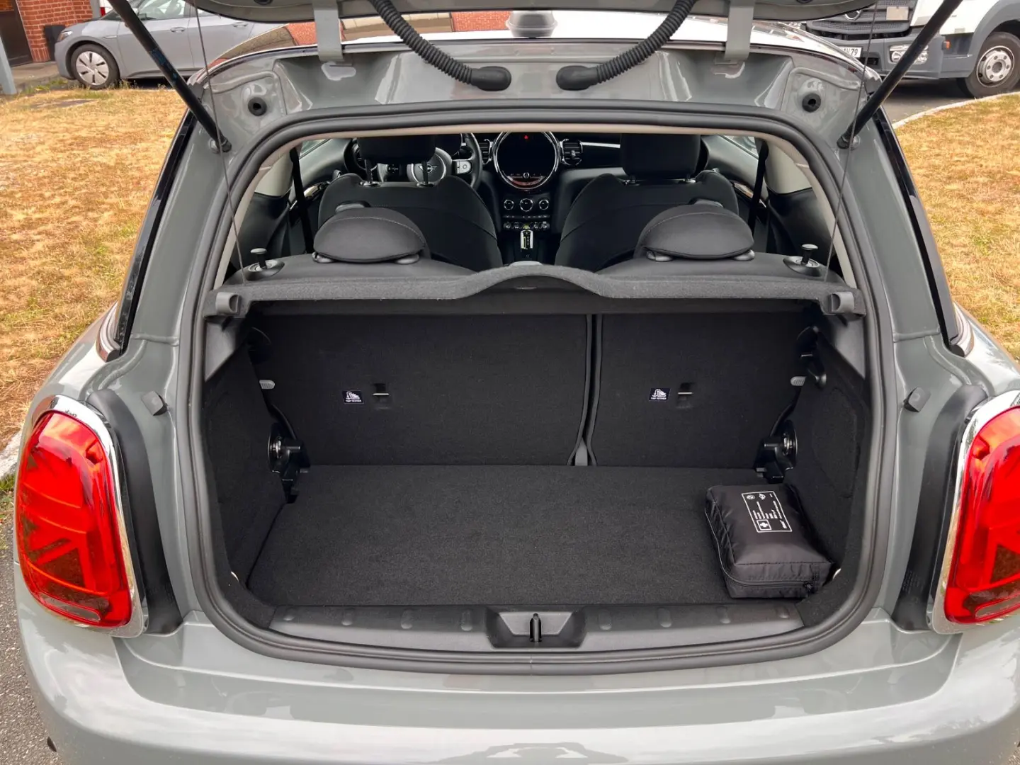 Cooper SE Essential Trim, Keyless-Go, PDC, SHZ,.