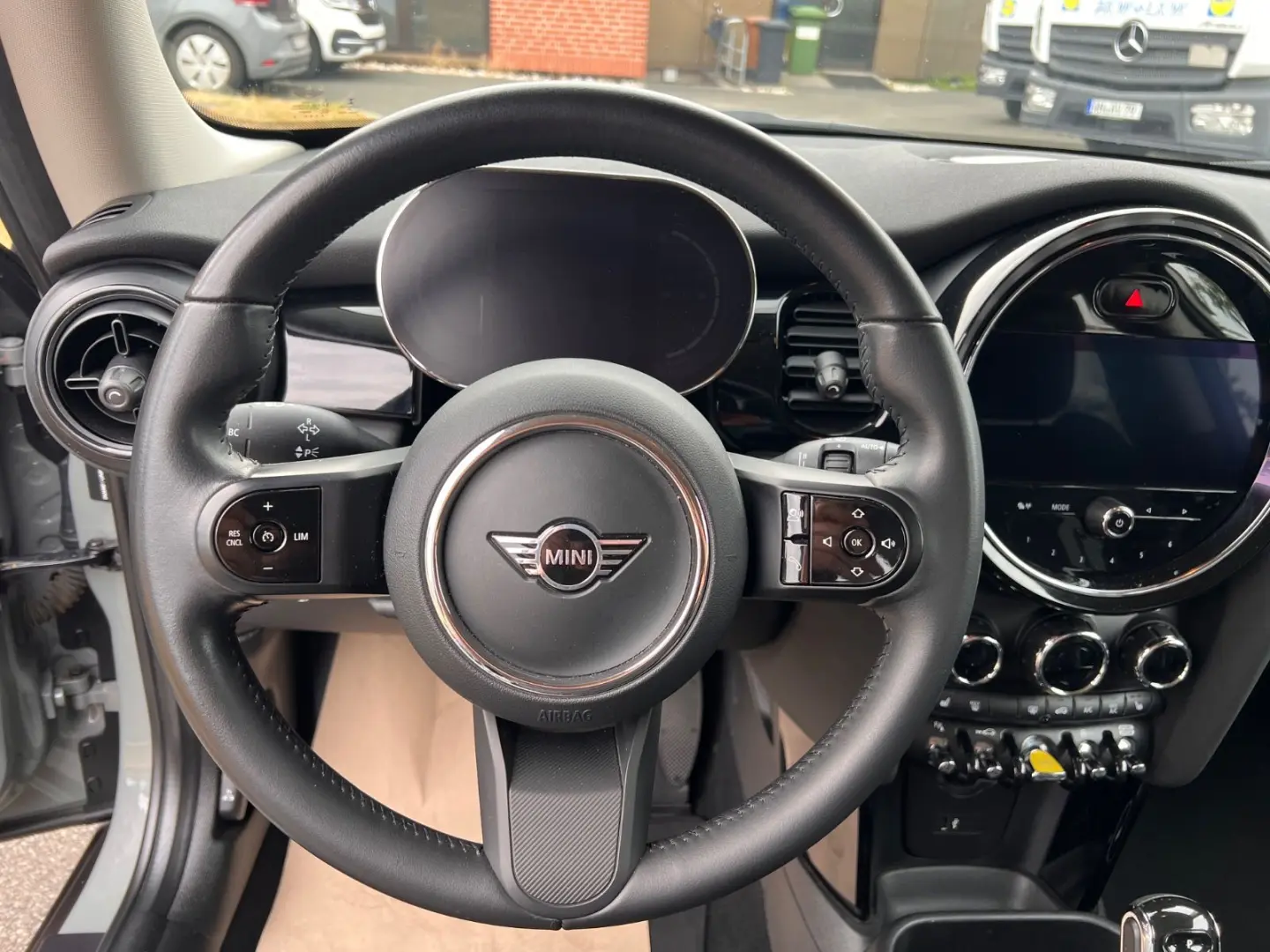 Cooper SE Essential Trim, Keyless-Go, PDC, SHZ,.