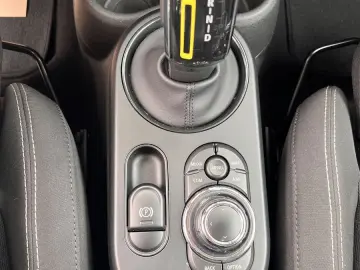 Cooper SE Essential Trim, Keyless-Go, PDC, SHZ,.