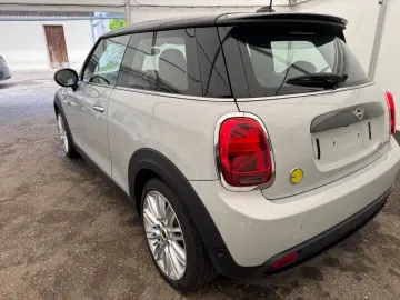 Cooper SE Trim /Kamera/Navi/Fernlichtaut./1.Hand