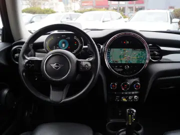 Cooper SE Aut *Navi * Leder * HUD * Kamera * LED