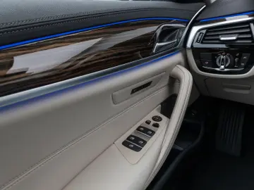 540i Luxury Line Kamera Glasdach Laser HUD H/K