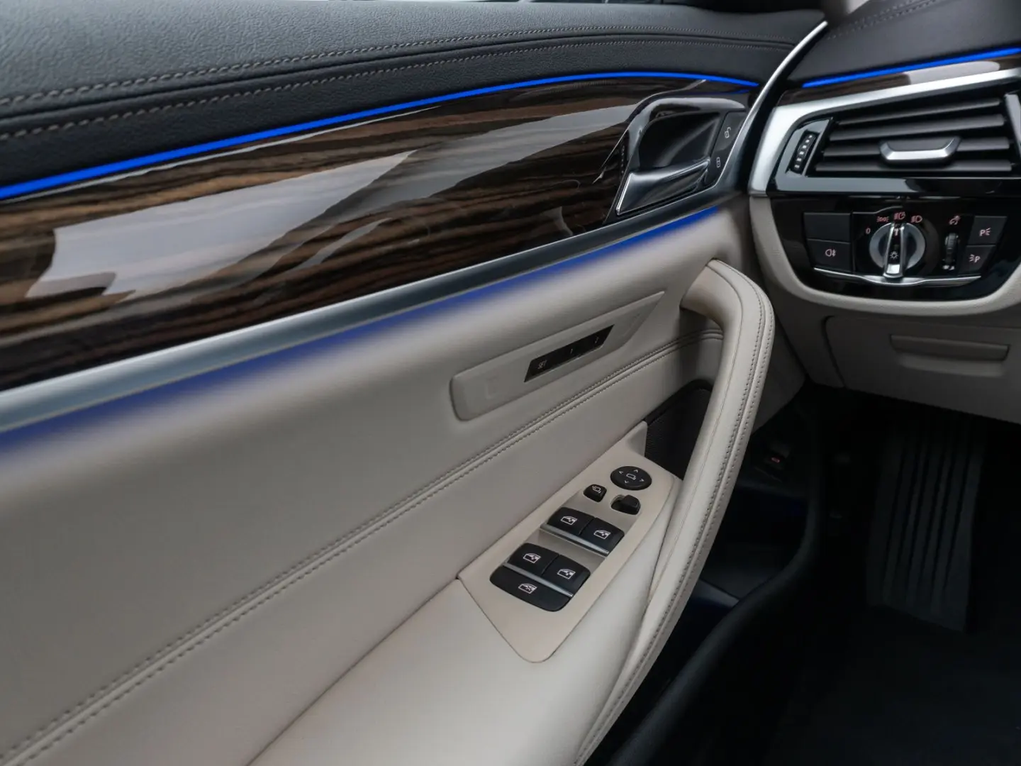 540i Luxury Line Kamera Glasdach Laser HUD H/K