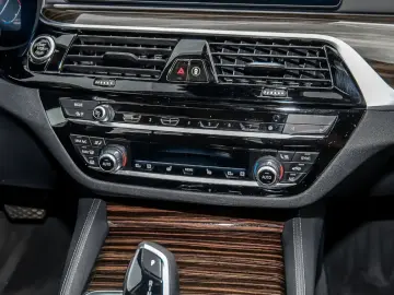 BMW 530 i Limousine Luxury Line