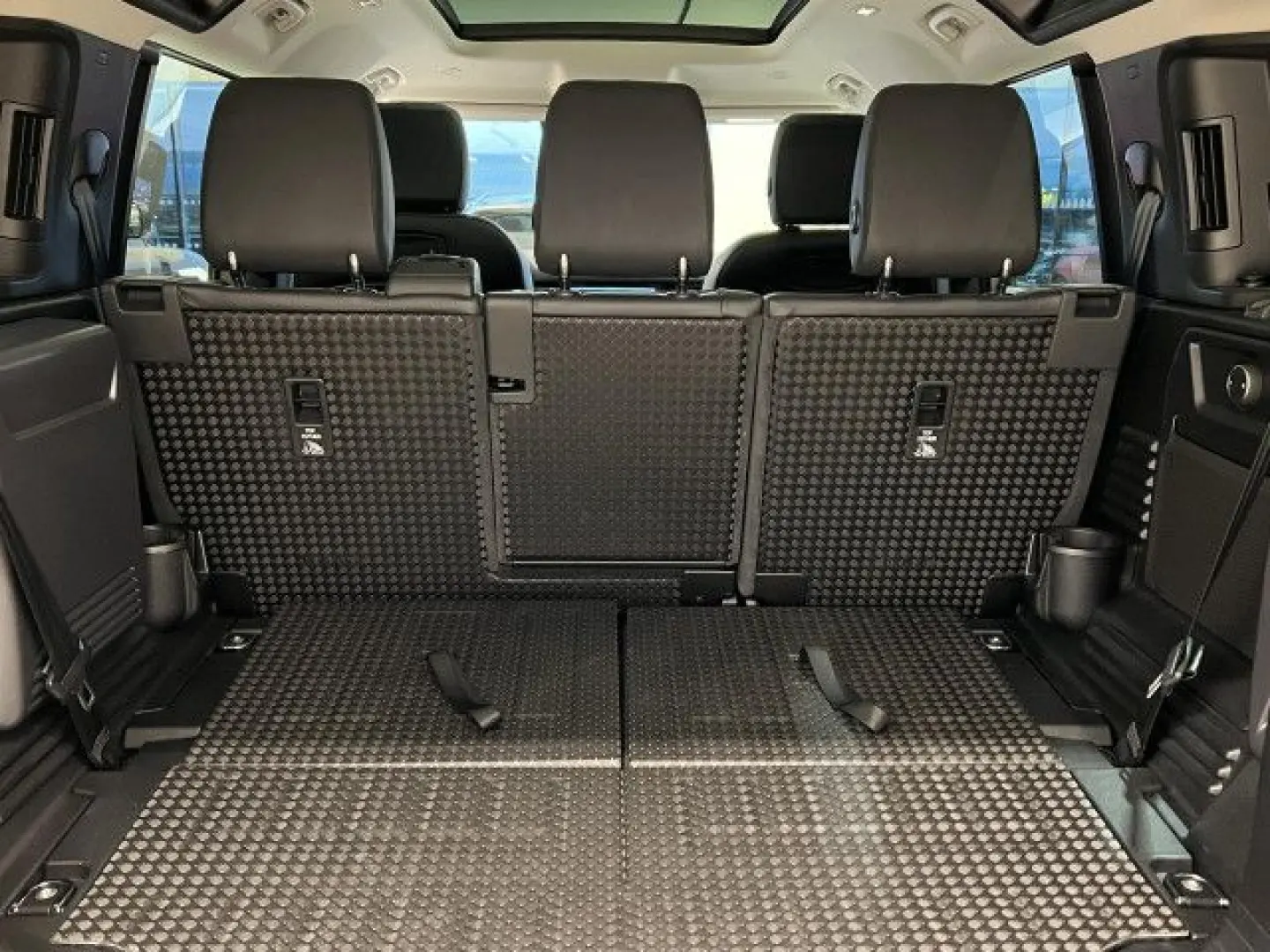 Defender 110 D240 SE Black Pack Winter Paket AHK
