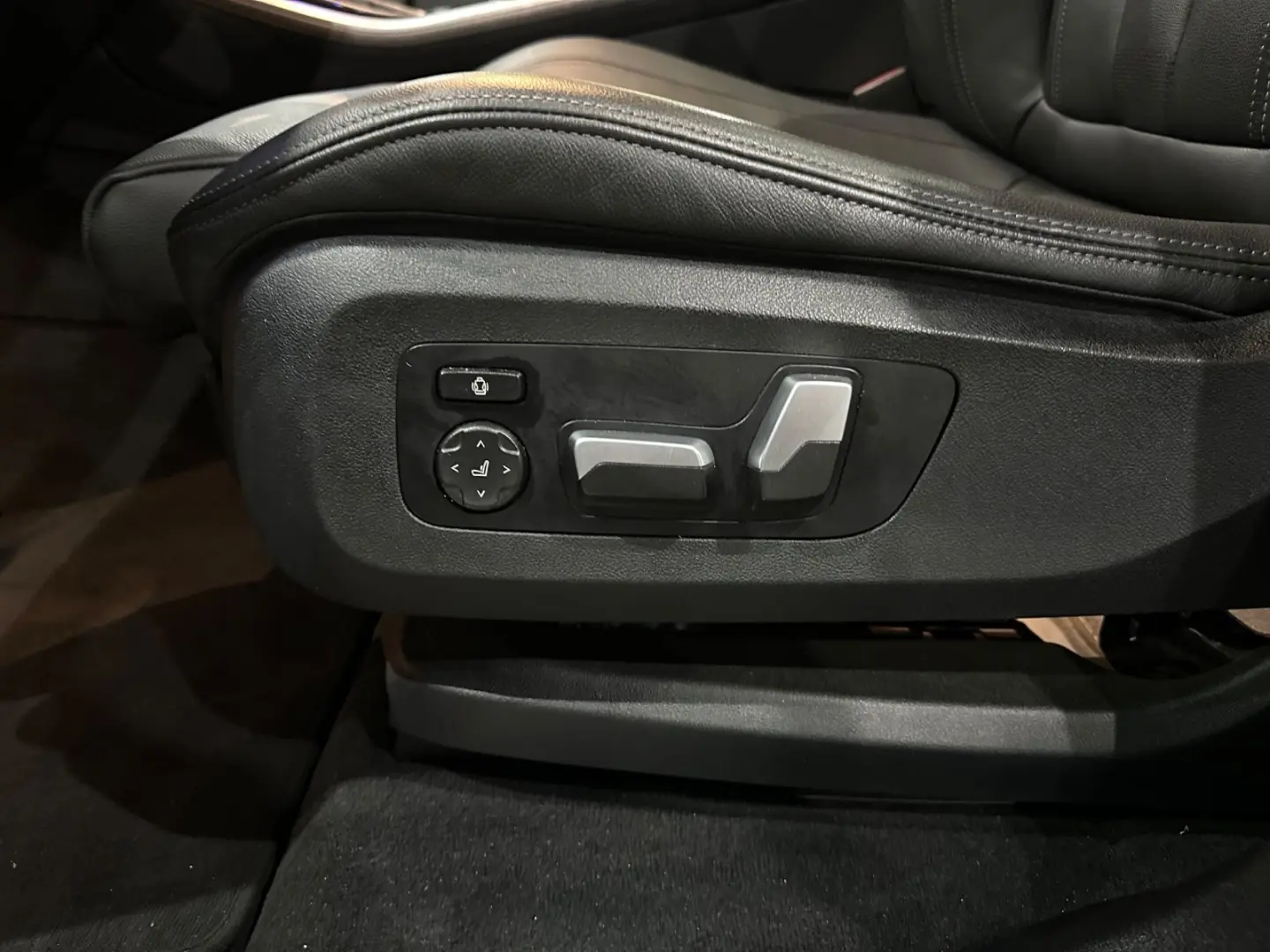 X5 xDrive 30d xLine /Soft-Close /2xTV / PANORAMA