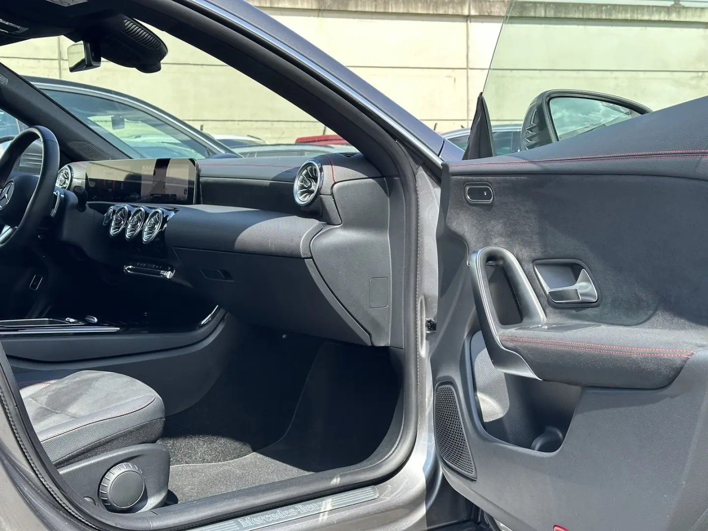 CLA 180 AMG Line | LED | SHZ | CAM | Keyless | D