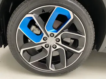 01 PHEV 1.5 Plug-in-Hybrid Automatik 360° Kamera