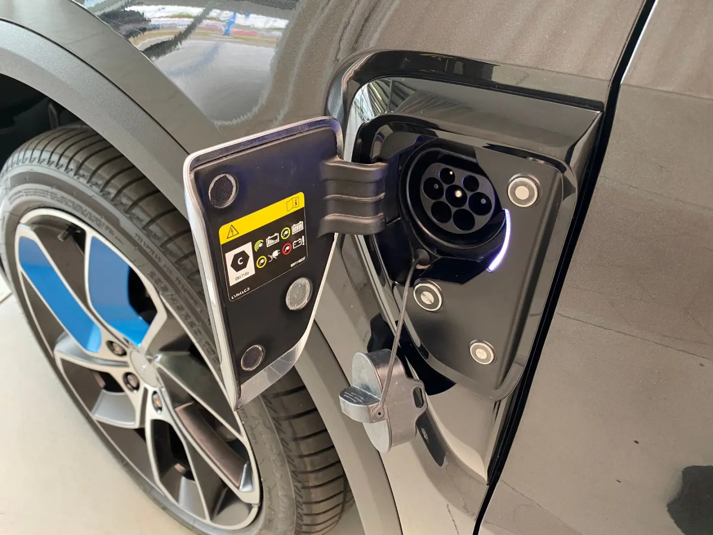 01 PHEV 1.5 Plug-in-Hybrid Automatik 360° Kamera