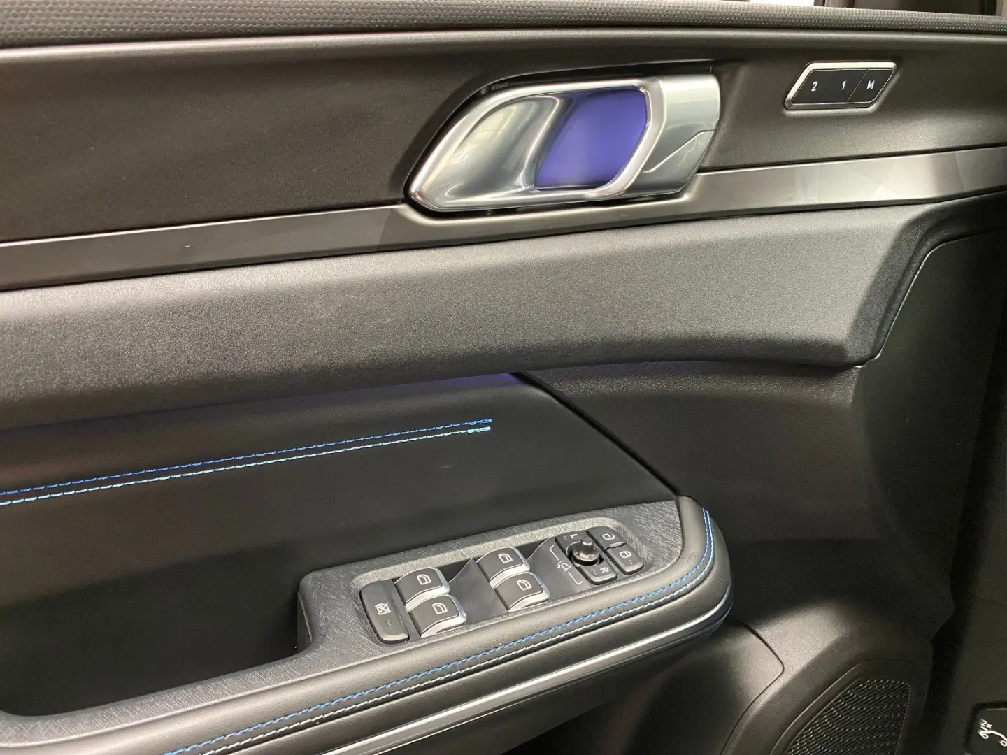 01 PHEV 1.5 Plug-in-Hybrid Automatik 360° Kamera