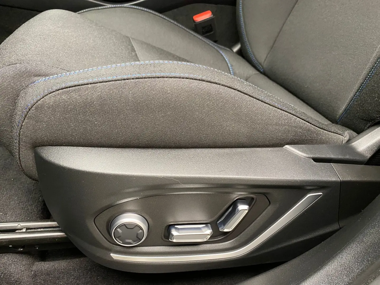 01 PHEV 1.5 Plug-in-Hybrid Automatik 360° Kamera