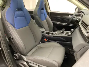 01 PHEV 1.5 Plug-in-Hybrid Automatik 360° Kamera
