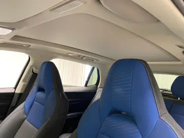 01 PHEV 1.5 Plug-in-Hybrid Automatik 360° Kamera