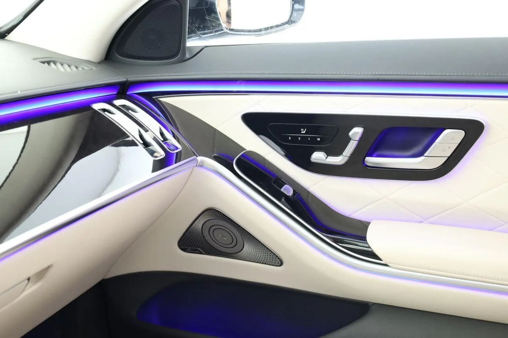 S 580 lang AMG DIGITAL Pano HUD HighEndFond 21
