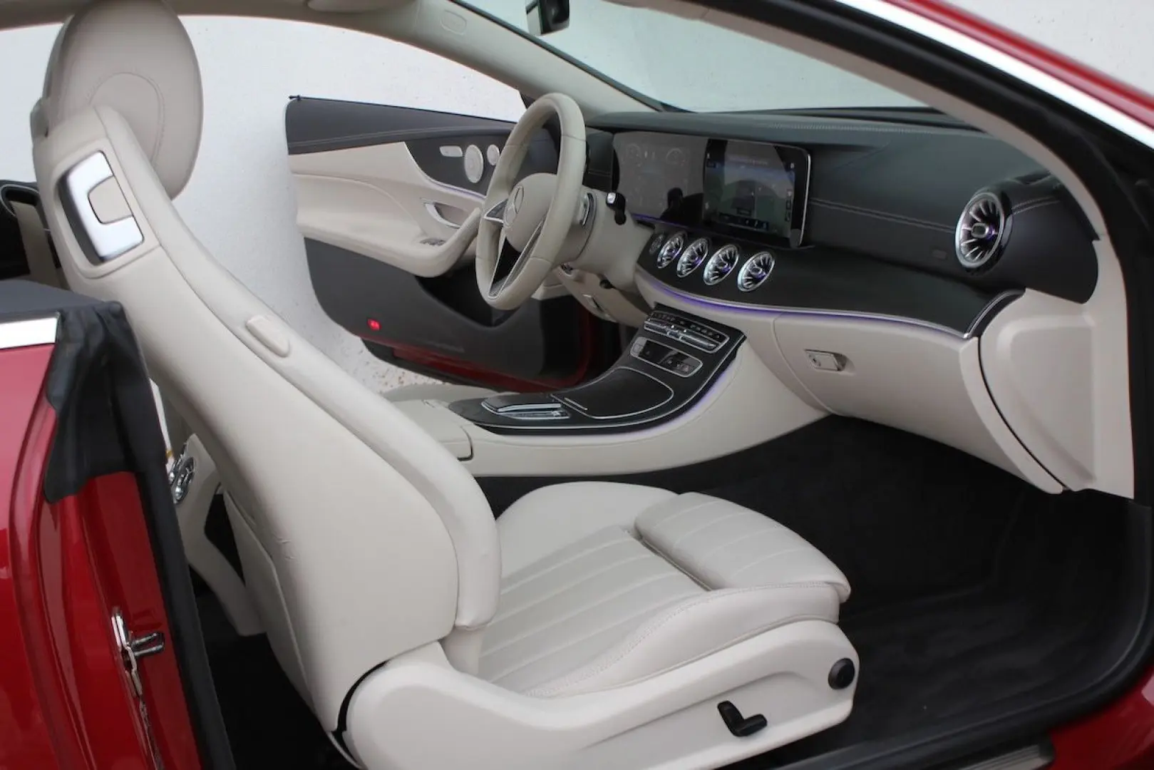 E 220 d Coupé Cp. PANORAMA Burmester AHK BEIGE