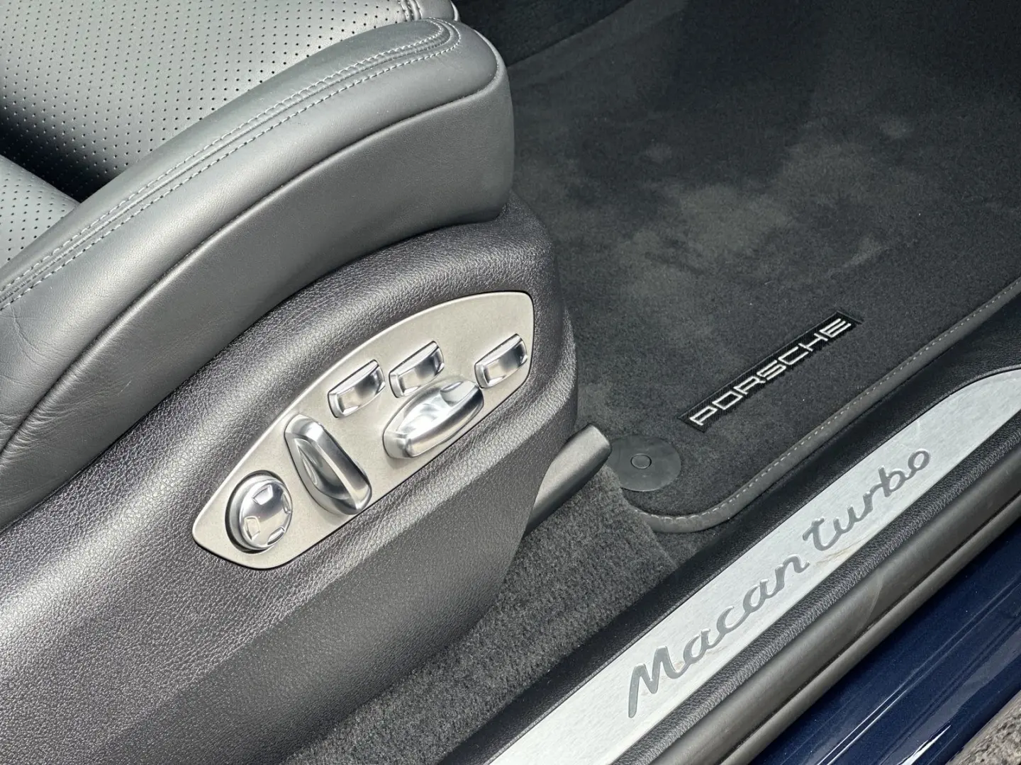 Macan Turbo 21 TURBO*SPORTDESIGN*PANAROMA*BOSE*L