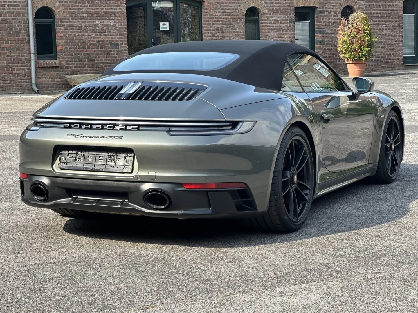 992  911 Cabrio 4 GTS Cabrio A.GRÜN/TRÜFFELBRAUN